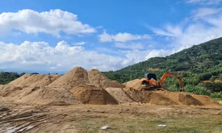 TP Cam Ranh họp khẩn xử lý vụ hàng trăm m3 nghi cát lậu đột ngột 'biến mất'