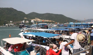 Đông đảo du khách chọn tour biển đảo Nha Trang để tham quan