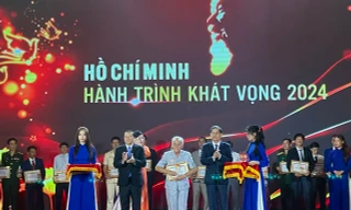 Giao lưu các điển hình tiêu biểu trong học tập và làm theo gương Bác