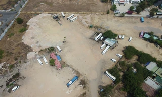 Phát hiện 2 bãi trông giữ xe ô tô trái phép nằm trên đất sân bay Nha Trang cũ