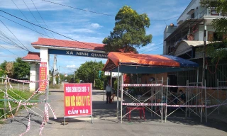 Một chốt kiểm soát dịch bệnh ở thị xã Ninh Hoà. Ảnh L.H