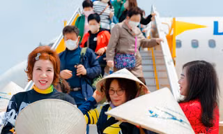 Nha Trang đón 11 chuyến bay charter chở hơn 2.200 khách Hàn Quốc đến du lịch