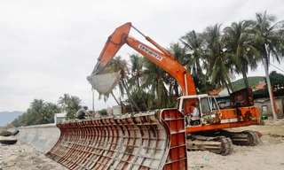 Kè chắn sóng phường Ninh Hải gây lo ngại làm biến dạng biển Dốc Lết