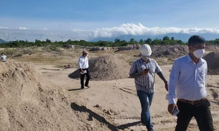 Khu vực Công ty Phước Nam - Ninh Thuận khai thác đất cát trái phép trong KCN Phước Nam