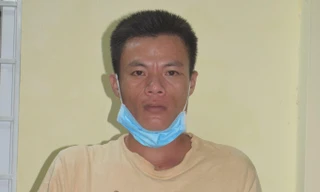 Đối tượng Nguyễn Tấn Thạch tại cơ quan công an. Ảnh Công an TP. Tuy Hoà cung cấp.