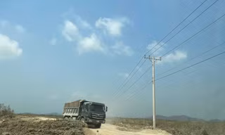 Ninh Thuận lập đoàn kiểm tra xe cơi nới không biển số, hết hạn đăng kiểm thi công cao tốc