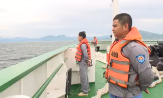 Đang lai dắt 1 tàu cá Bình Định gặp nạn trên biển Khánh Hoà vào bờ