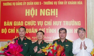 Bàn giao chức vụ Chỉ huy trưởng Bộ Chỉ huy Quân sự tỉnh Khánh Hoà