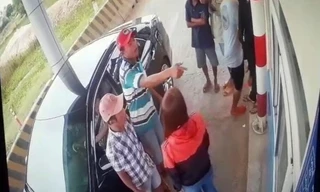 Giật tiền, giật vé tài xế tại Trạm thu phí BOT Ninh Xuân