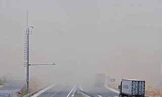 Cao tốc Nha Trang - Cam Lâm bị khói bụi bao phủ mù mịt