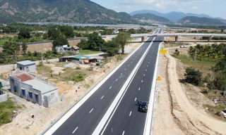 Cao tốc Nha Trang - Cam Lâm xin 'về đích' sớm 3 tháng