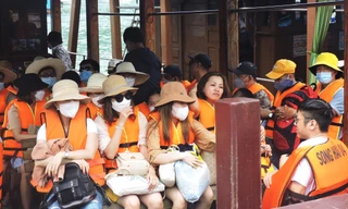 Nha Trang đông kín khách trong ngày đầu nghỉ lễ