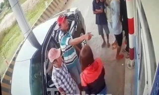 Trạm BOT Ninh Xuân bị ném bom xăng tự chế