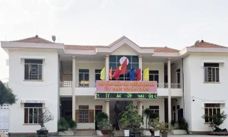 Chứng thực hợp đồng mua bán đất cho con trai trái quy định, cựu phó chủ tịch phường bị bắt