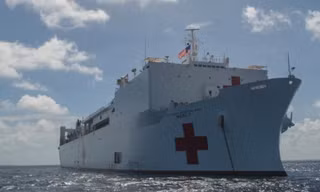 Tàu bệnh viện Hải quân Mỹ. Ảnh US Navy