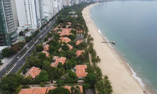Tháo dỡ resort sang trọng 'án ngữ' đường xuống biển Nha Trang