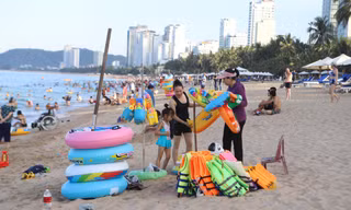 Ngày đầu nghỉ lễ ở Nha Trang - Khánh Hoà: Chưa sôi động, lập đường dây nóng chống 'chặt chém'