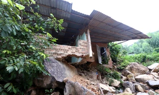 Nha Trang rà soát nơi nguy cơ sạt lở, Hà Tĩnh cấm tàu ra khơi phòng bão số 13