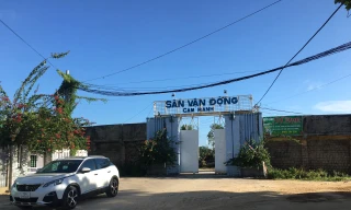 Cho thuê 18.000m2 đất sân vận động Cam Ranh với giá 'bèo'