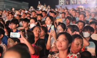 Sức hút mạnh mẽ về tình yêu biển đảo.