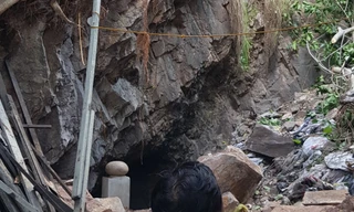 Lở núi làm 2 mẹ con bị thương nặng