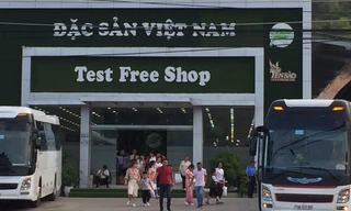 Cận cảnh chuỗi cửa hàng ở Nha Trang xây trái phép chuyên đón khách Trung Quốc