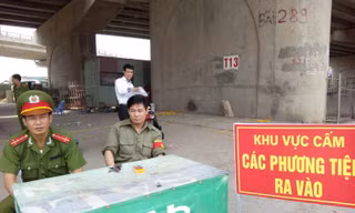 Công an quận Hoàng Mai cắm chốt đề phòng tái lấn chiếm. Ảnh: Minh Đức