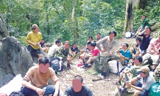 Vùng Trại Lá tập trung hầu hết băng nhóm canh giữ và tìm cách đưa gỗ sưa ra khỏi rừng Ảnh: PV