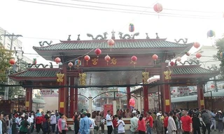 Lễ hội Rằm tháng Giêng: Phủ sóng wifi, người đi chùa được phát nhang