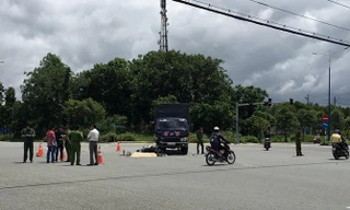 Xe máy đấu đầu xe tải, nam thanh niên tử vong tại chỗ