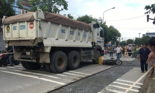 Đường thi công không rào chắn khiến 2 người thương vong