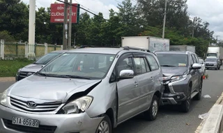 Tai nạn liên hoàn trên quốc lộ 13, nhiều người thoát chết