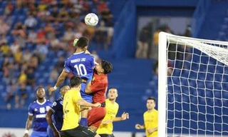 Thủ môn Tấn Trường mắc sai lầm, B. Bình Dương thua đậm đại diện Philippines 