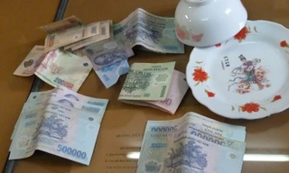 Triệt phá tụ điểm đánh bạc, 12 người bị tạm giữ