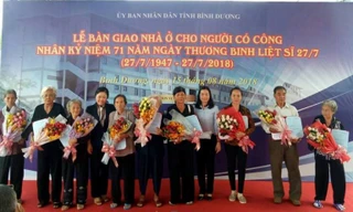 Trao tặng 27 căn nhà cho gia đình người có công với cách mạng