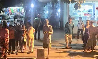 Mẹ ngất lịm khi phát hiện con trai treo cổ trong phòng