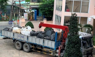 Bình Dương: Bắt giữ 2 xe tải chở chất thải nguy hại