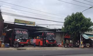 'Xe dù, bến cóc' ngang nhiên hoạt động trái phép