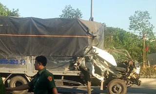 Tai nạn xe tải liên hoàn khi dừng đèn đỏ, 8 người bị thương