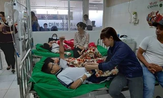 Hàng chục học sinh ở Bình Dương nhập viện sau buổi liên hoan