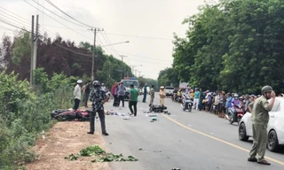 Hai mô tô phân khối lớn đấu đầu, 3 người thương vong