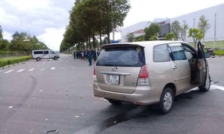 Xe 7 chỗ tông lật xe 16 chỗ, bé trai 11 tuổi bay ra ngoài tử vong