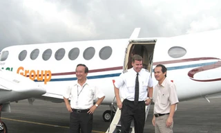 Bầu Đức: Xây sân bay, mua trực thăng vì ... bóng đá Lào?