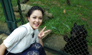 Á hậu Hoàng Anh thăm trung tâm cứu hộ gấu Tam Đảo