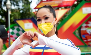 H'Hen Niê diện jumpsuit lục sắc cực nóng bỏng, cổ vũ đua xe đạp trong ngày lễ 30/4