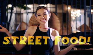 Thùy Tiên vừa trộn bánh tráng vừa 'bắn' tiếng Anh trong clip dự thi Miss Grand 2021 