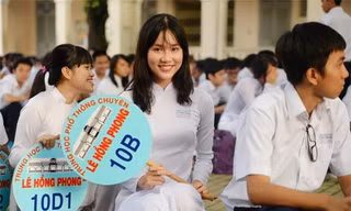 Á hậu Phương Anh hé lộ hình ảnh được lên báo khi còn học lớp 10 khiến fans bất ngờ