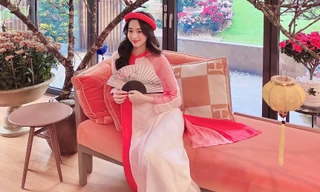 'Thần tiên tỷ tỷ' Thu Thảo đẹp hút hồn khi diện áo dài khoe sắc bên hoa đào đêm Giao thừa