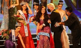 Chung kết Miss World Philippines bị chê dài lê thê, tân Hoa hậu ngã 2 lần