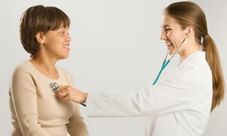 Những yếu tố làm tăng nguy cơ ung thư vú